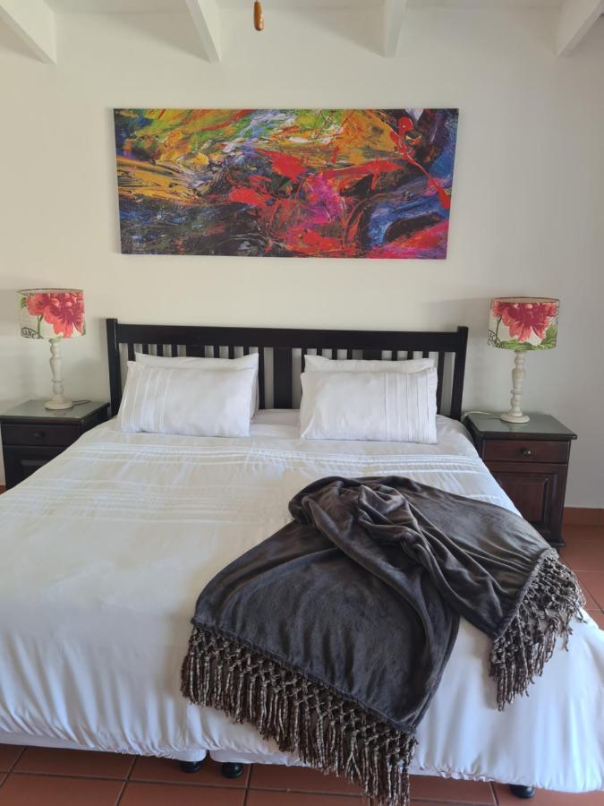Indaba Manor On 413 Owen Ellis Dr Hotel Порт Едуард Екстериор снимка