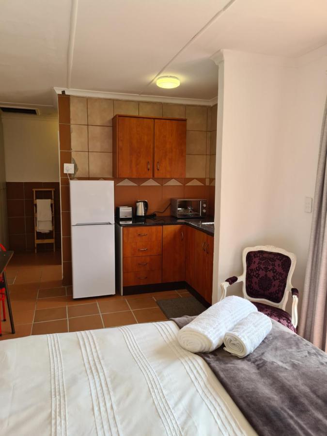 Indaba Manor On 413 Owen Ellis Dr Hotel Порт Едуард Екстериор снимка