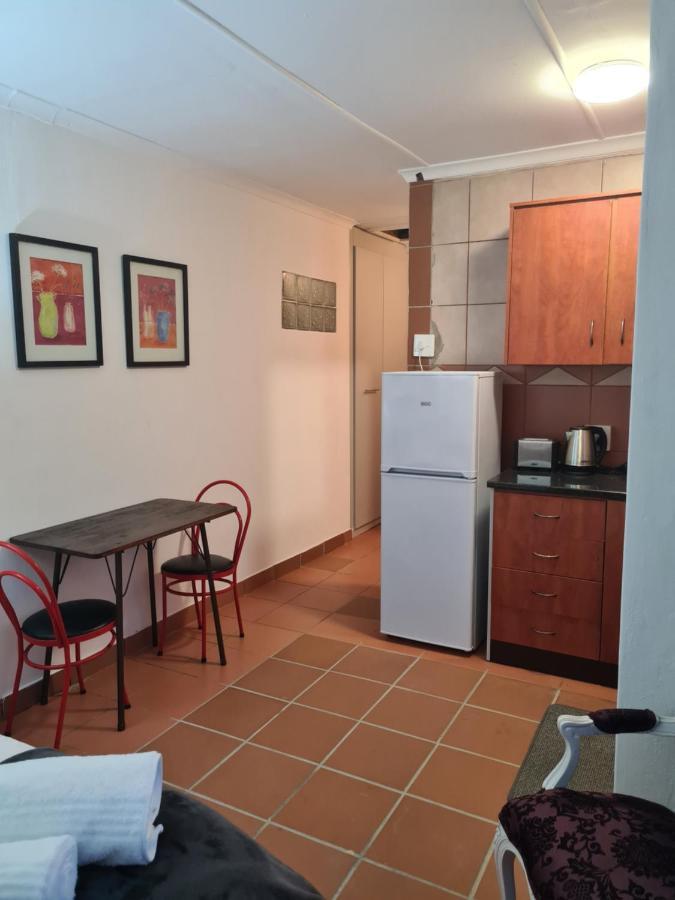 Indaba Manor On 413 Owen Ellis Dr Hotel Порт Едуард Екстериор снимка